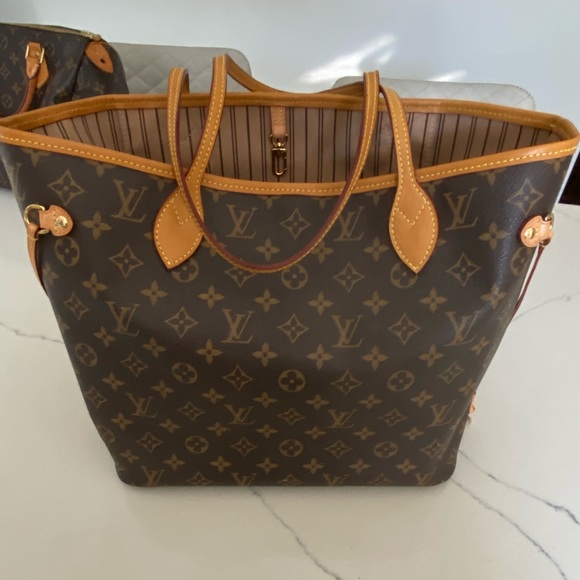 Louis Vuitton Handbags - Louis Vuitton Neverfull MM